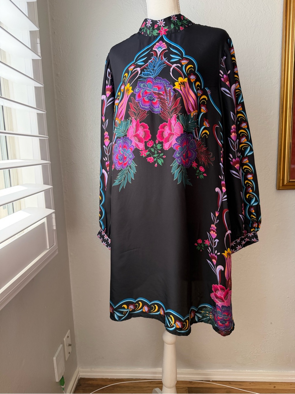 47- Jade by Johnny Was Midi Black Long-Sleeve Floral Shift Dress Large